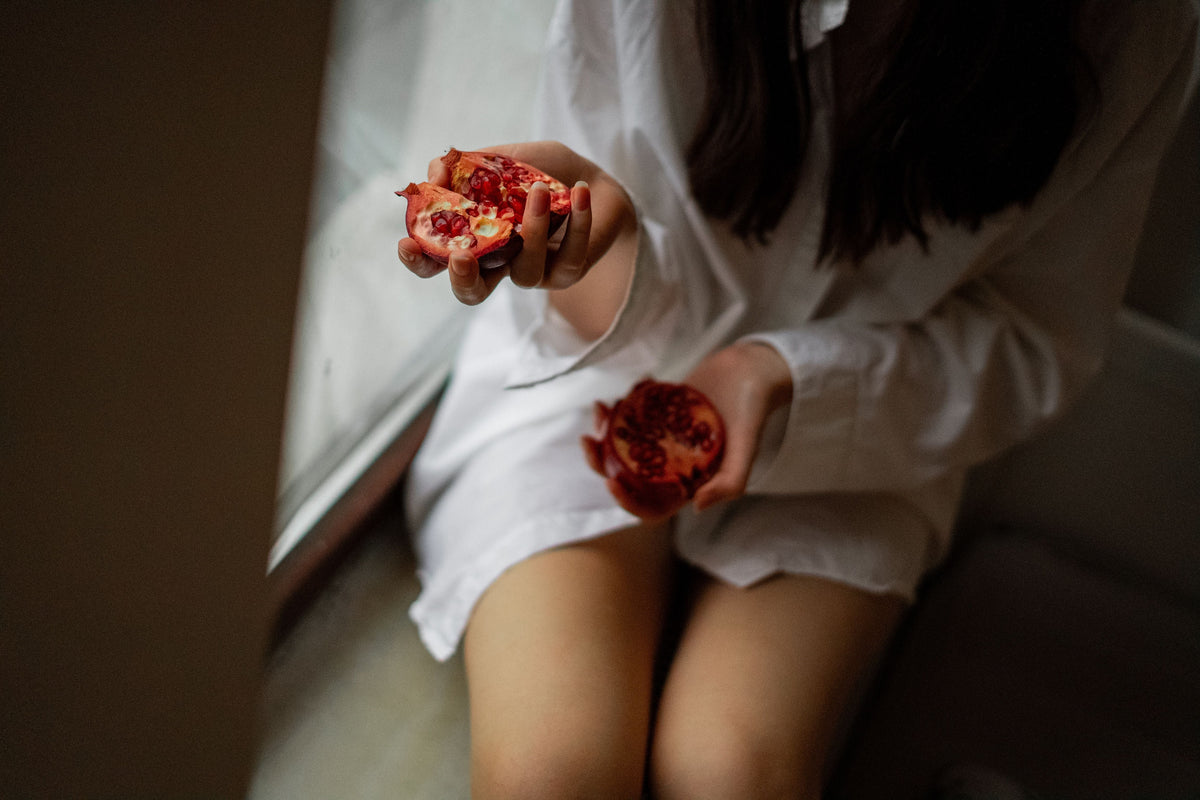 A menstruáció és az életmód: tényleg számít, mit eszünk és hogyan élünk?